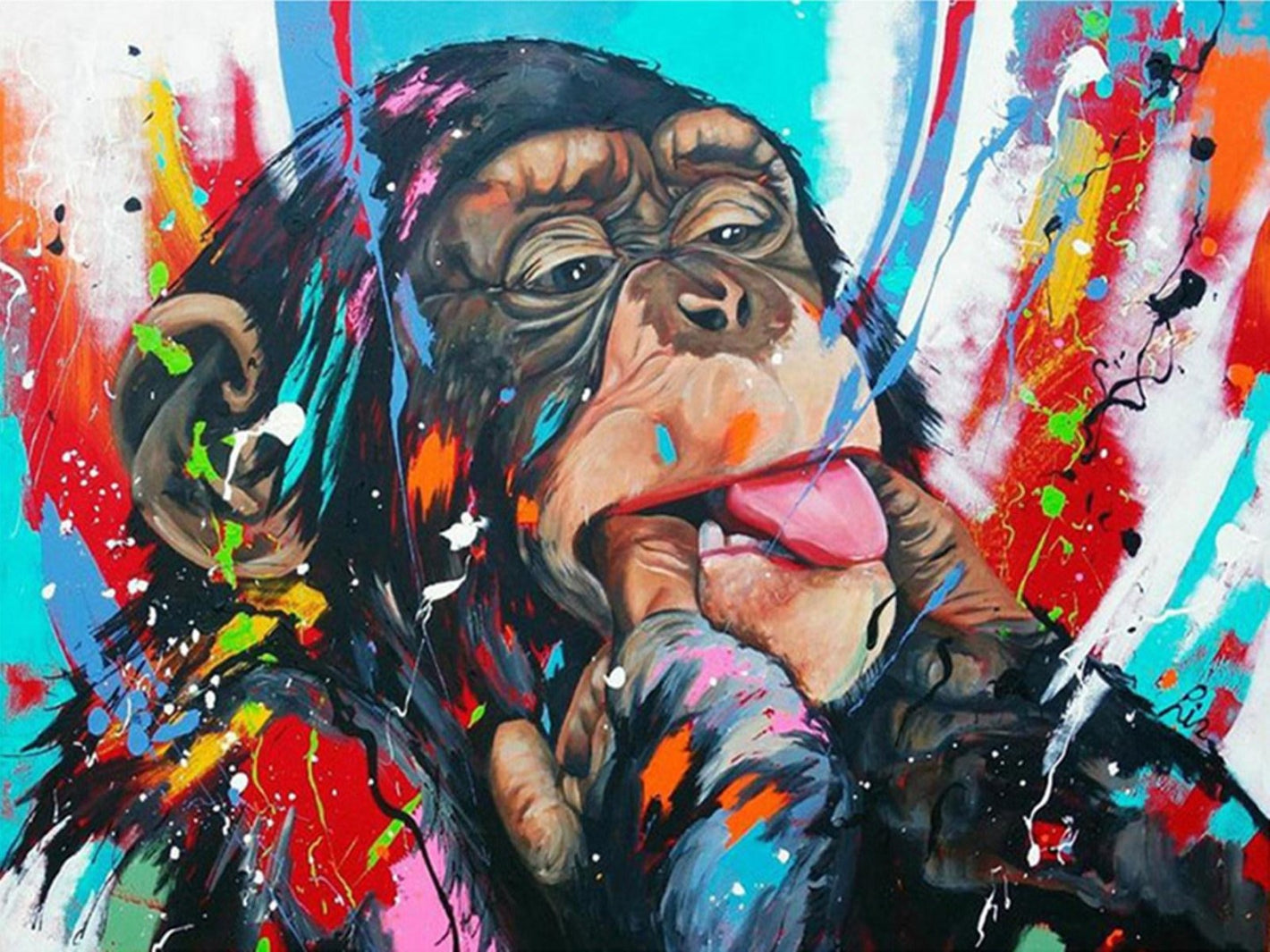 Abstrakt diamond paint af en fræk abe der rækker tunge med fingrene i munden.