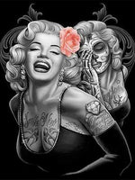 Diamond paint af Marilyn Monroe. Mexicansk kunst i sort/hvid med lyserød rose.
