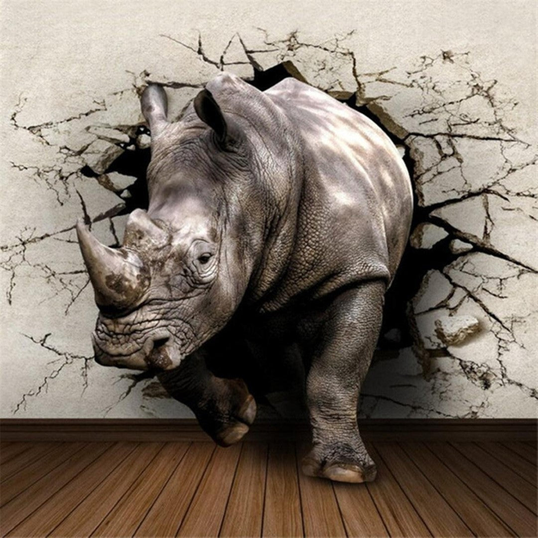 Diamond paint af næsehorn, der bryder gennem en væg.