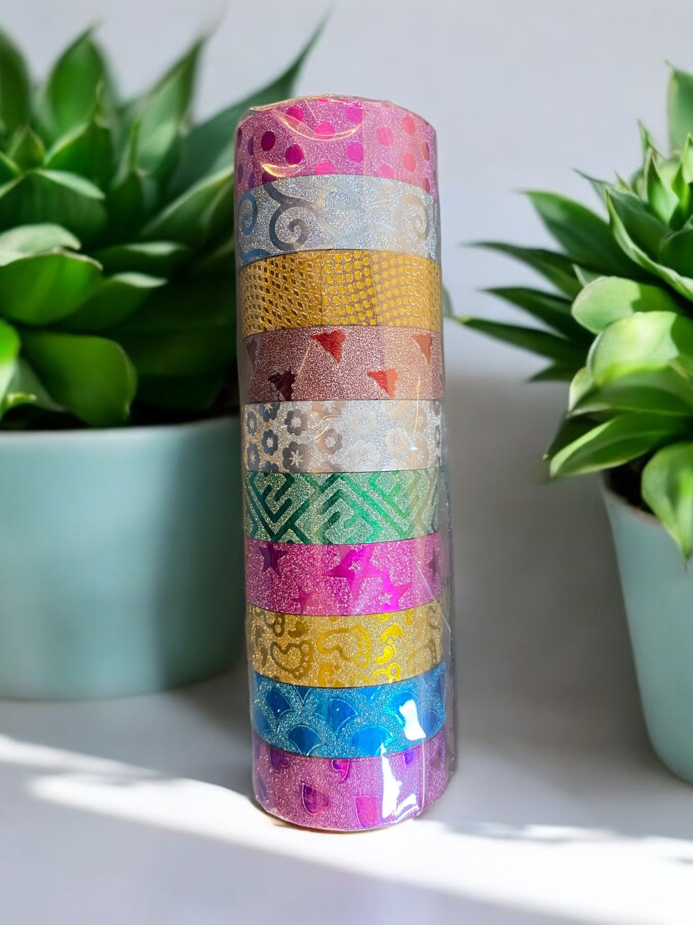Washi tape med 10 forskellige ruller. Flotte glimmerfarver med forskellige mønstre.
