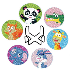 Diamond paint bordskåner. 6 stk med holder. Forskellige dyremotiver.
Panda, Krokodille, Egern, Elefant, Kanin og Giraf.