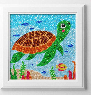 Diamond paint billede med skildpadde under vand med glimmerperler. Medfølger hvid ramme.