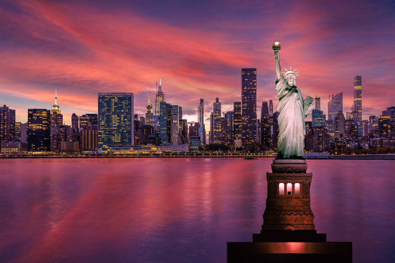 Diamond painting af Frihedsgudinden i New York. Skumringstid i flotte farver.