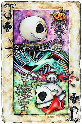 Diamond painting billede af spillekort med humoristisk skelet. Halloweenpyntet på den ene side og klar til jul på den anden side.