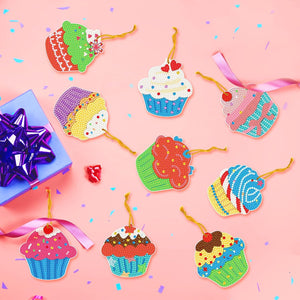 Diamond art ophæng med forskellige cupcakes. Perfekt til festlige lejligheder.