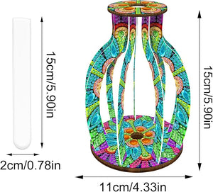 Diamond painting vase med grønt og blåt mandalamønster. Smal glascylinder i midten. Mål: 11x15 cm. Cylinder 2x15 cm.