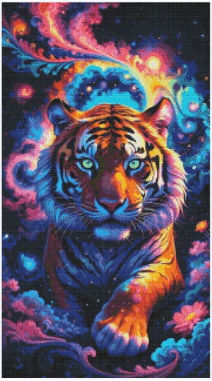 Farverigt diamond painting af en tiger med intense grønne øjne omgivet af eventyrlige omgivelser. Ab-sten.