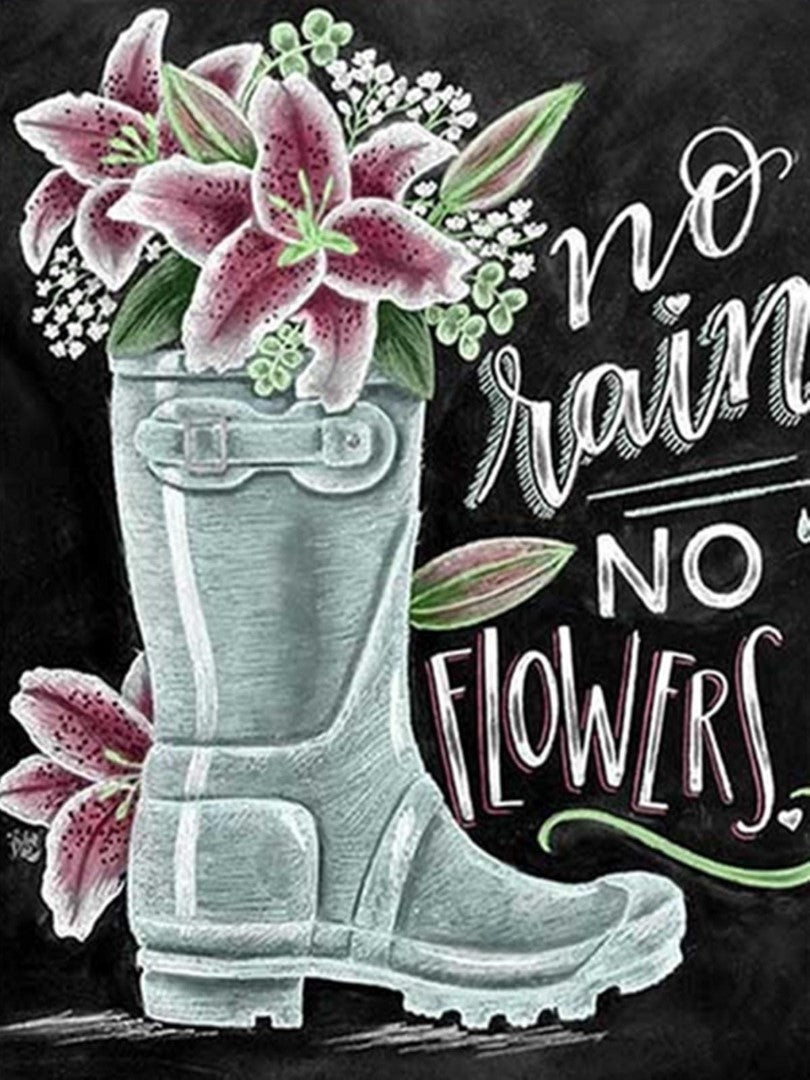 Diamond paint af en gummistøvle med blomster i. Citat: No rain no flowers.
Sort baggrund.