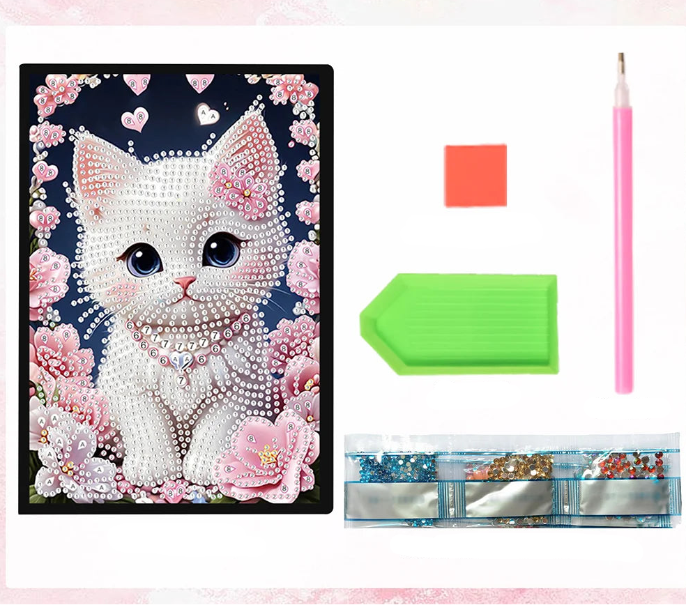 Indhold i diamond painting notesbogkit. Hvid kat med rosa blomster.