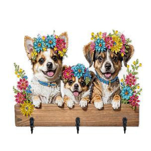 Diamond paint knagerække med 3 hunde med blomsterkranse. 3 kroge.