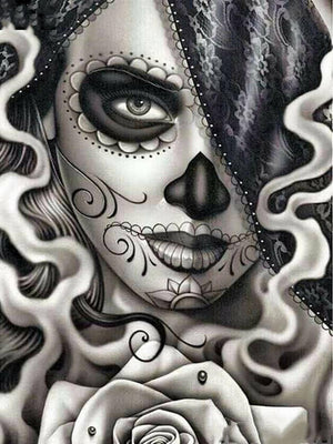 Diamond paint i sort/hvid. Kvindeansigt inspireret af den mexikanske kunstform - De dødes dag.