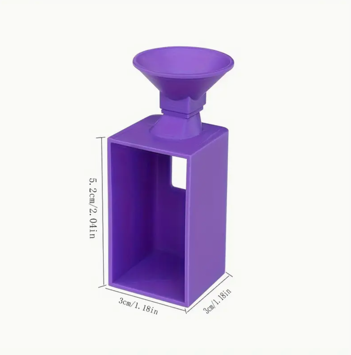 Lilla tragt til diaamond paint vises med mål: 5,2x3x3 cm. 