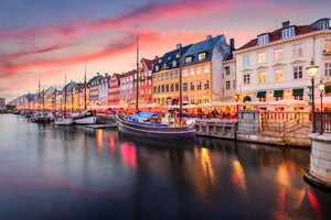 Diamond paint af Nyhavn taget fra kanalen. Smukke farver ved aftenstide.