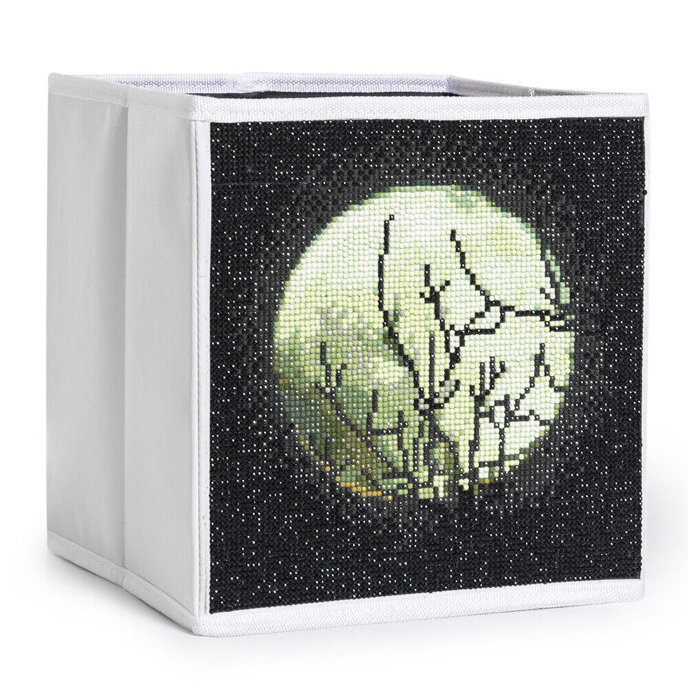 Blød opbevaringskasse med diamond painting. Fuldmåne med bare grene foran.