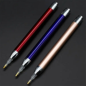 Klassiskt designad penna med ljus i spetsen - perfekt för kvällsbruk 