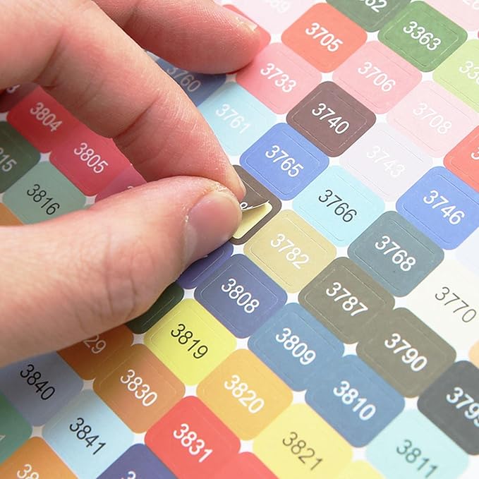 Nummererede labels til diamond painting eller broderi. Firkantede med farvekoder.